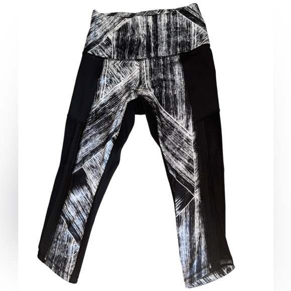 Lululemon hot to street crop *rare* - Picture 4 of 7